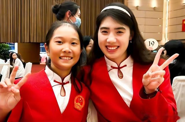 霍启刚晒儿女近照,11岁霍中曦越长越像太爷霍英东,是帅气美少年