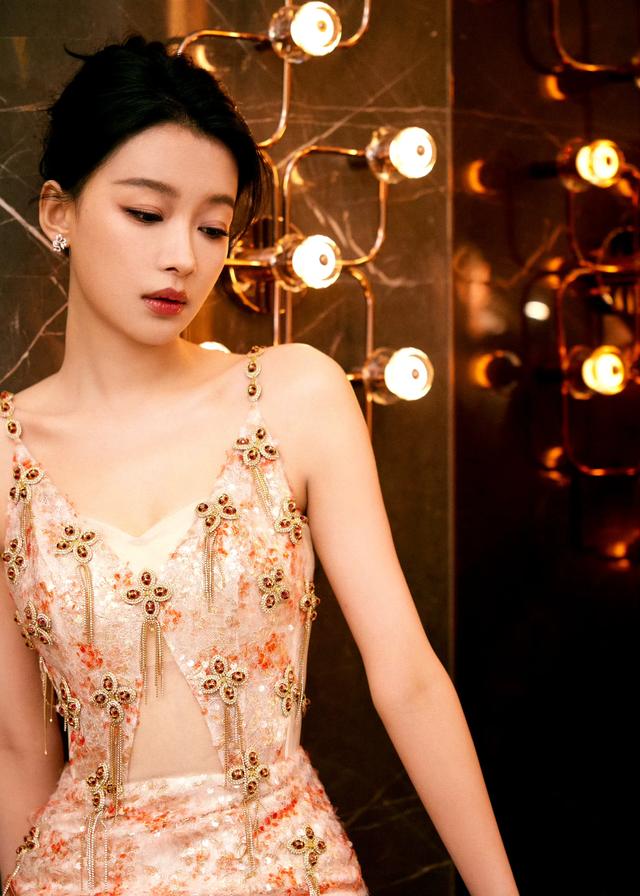 孙怡又开始秀她170的曼妙身材