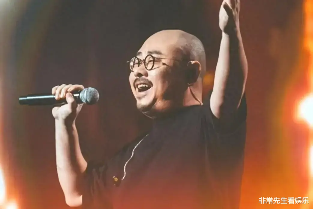 好友曝云朵近况,称联系不上她,被助理没收了手机,担心她想不开