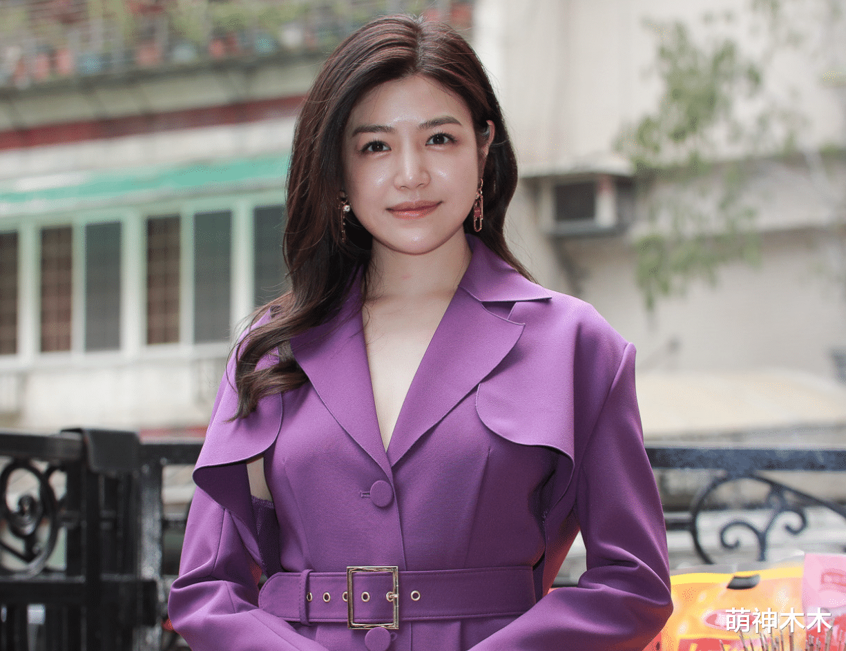 知情网友曝陈晓离婚时间,过年前办理了手续,离婚前已分居快两年