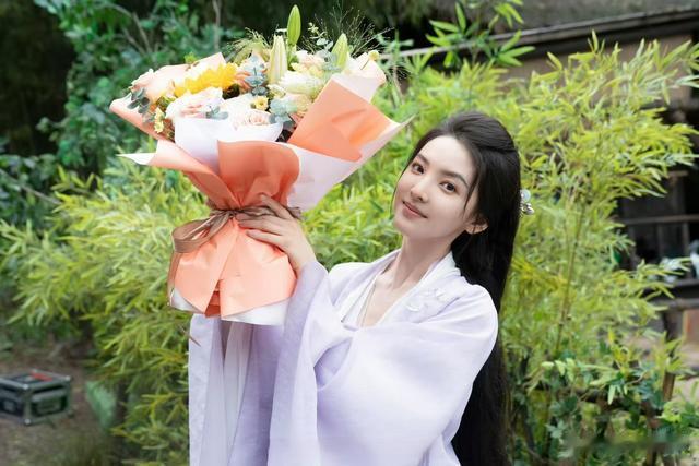 杨洋《雨霖铃》开机，女主惊艳，男二掉档严重，这是在防爆谁？