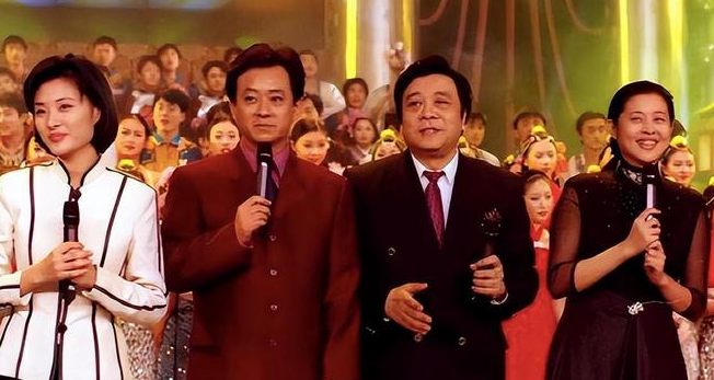 朱军60大寿!谭梅晒近照为丈夫庆生,网友惊呼“岁月不饶人”