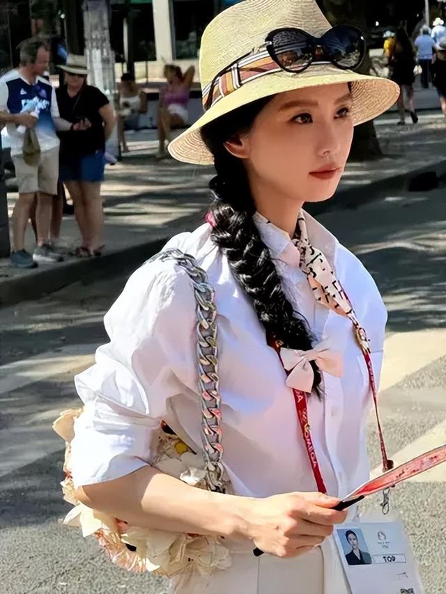 刘诗诗现身奥运赛场,美得令人浑身打激灵,旁边的老外都看呆了!