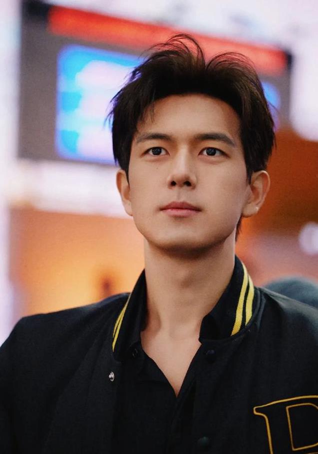 平心而论,内娱真正的绝色美男只有12位,他们酷帅雅痞,清新性感