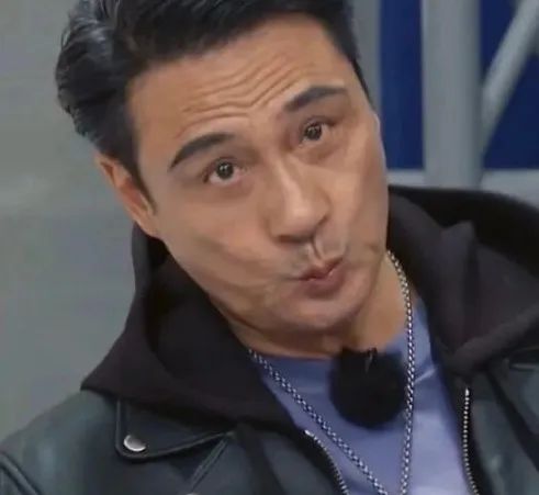 向佐鼻孔用力式演技向吴镇宇道歉：下次不敢了