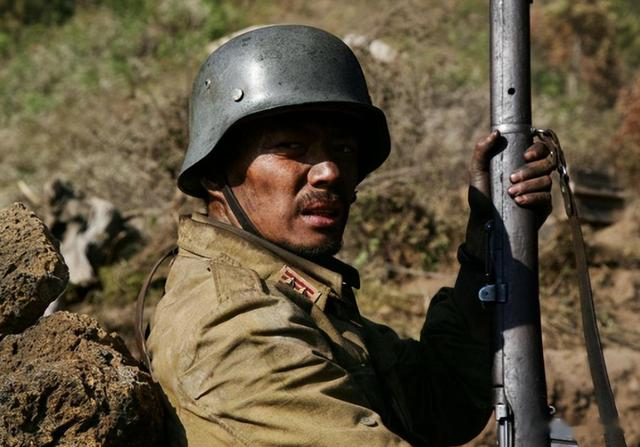 油头粉面就不要演军人了!这10位男星告诉你,什么才叫“真硬汉”