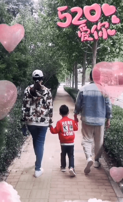 黄海波曲栅栅低调庆祝结婚十周年，8岁儿子搞怪出镜，颜值像爸爸