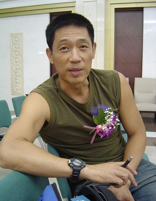 演员石凉:当过主持人也做过演员,经历两段婚姻,如今过得很幸福