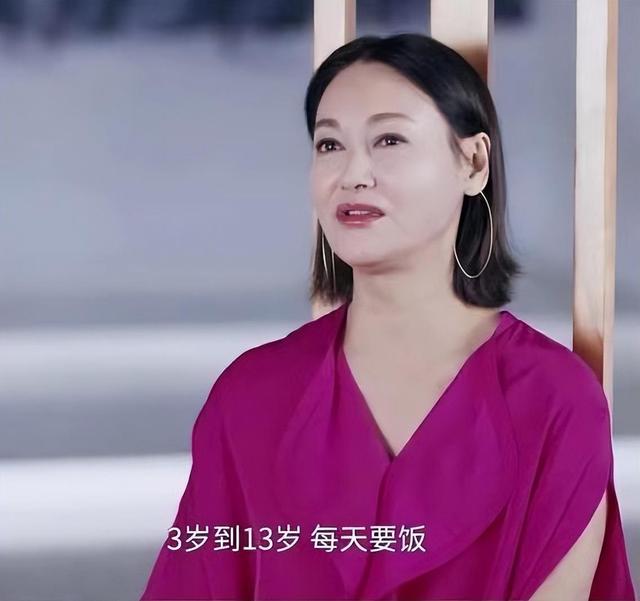 乞讨10年,四度封后,苦等初恋48年,一生未婚,64岁的她依旧美艳