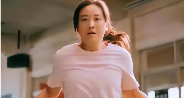 不装了，怒减100斤的贾玲摘下小丑面具，真实的她才可怕！