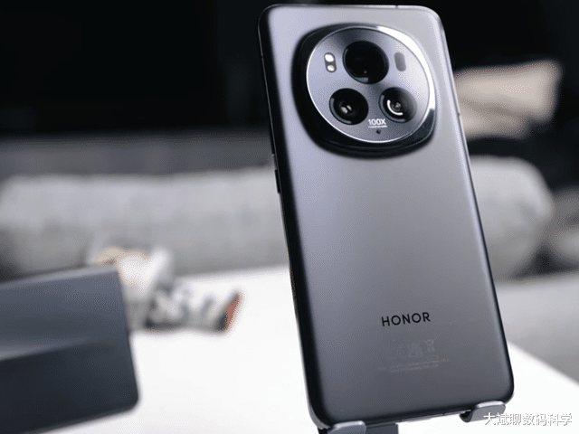 已经上市半年，荣耀 Magic 6 Pro还值得买吗？看看竞争对手就知道了