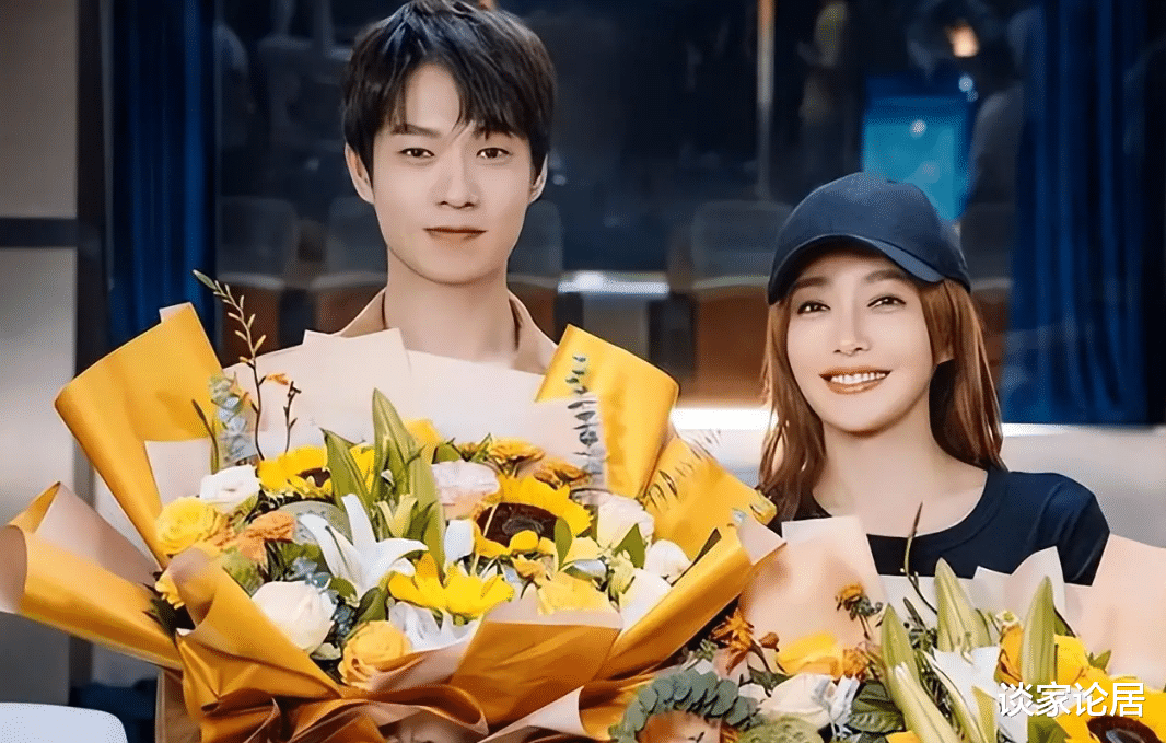 秦岚的豪宅火了,全屋温馨治愈,没有一丝俗气,幸福的模样藏不住!