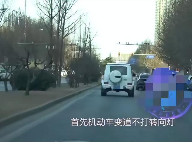 曝张小斐独自开车出门,几公里路违章6次,网友怒斥:素质太低了