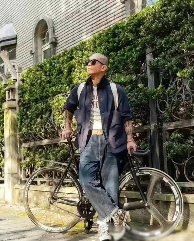 大S罕见发声秀恩爱,前夫小菲哥胜负欲爆棚,网友直呼:火药味十