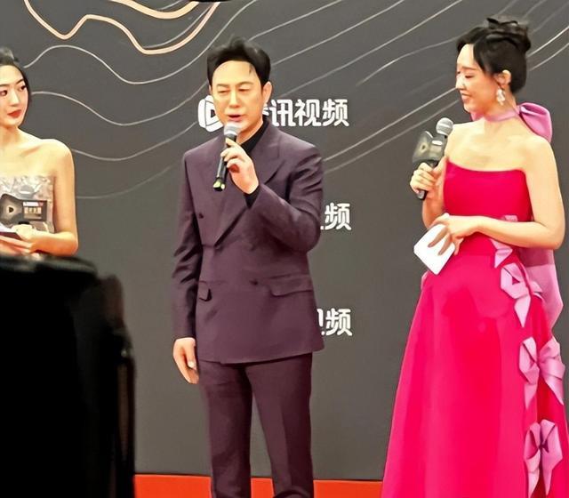 被曝各种黑料后，再看张颂文处境，才发现冯小刚说的没错