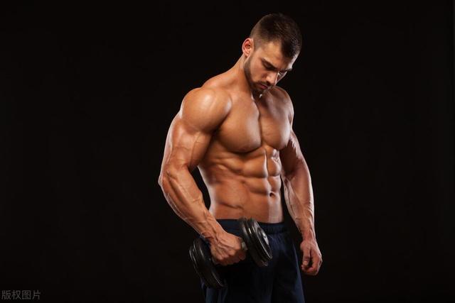 肌肉型男一旦停止锻炼，身材会发生什么变化？
