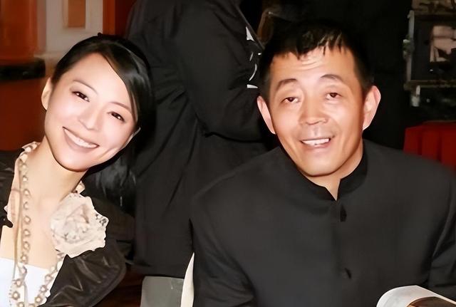 蒋雯丽好算计！隐忍丈夫偷吃20年，自己却在外面包养两名大学生