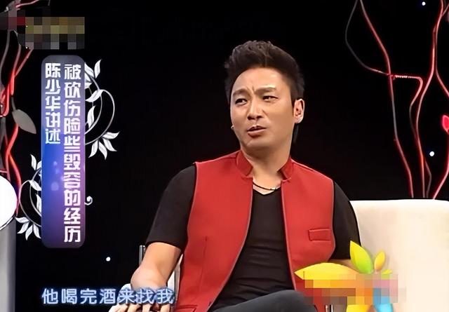 毁容|陈少华：春晚一曲成名，却被伴舞恶意伤害毁容，如今怎么样了？