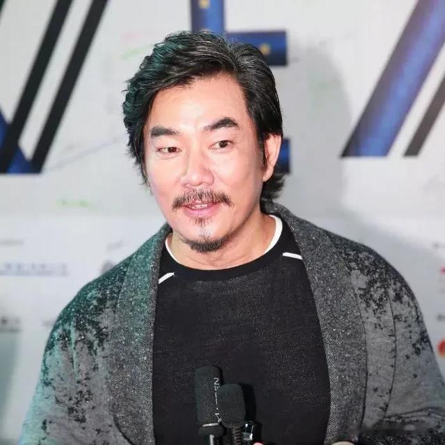 笑不活了！张纪中72岁喜迎四胎，网友：72还能“干”？