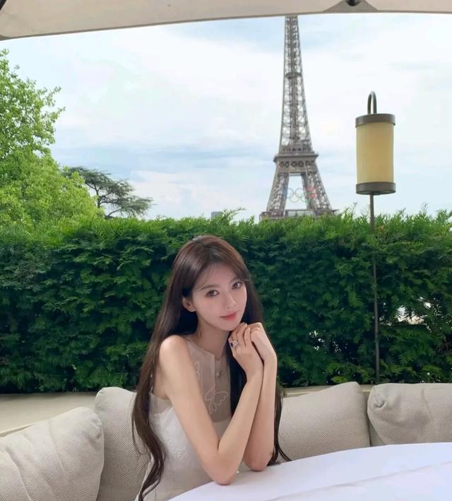 猜猜看黄晓明送出的两枚钻戒,哪个贵?