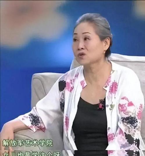 57岁被亲儿子带入演艺圈,76岁成“百亿老太”,现在比儿子还要红