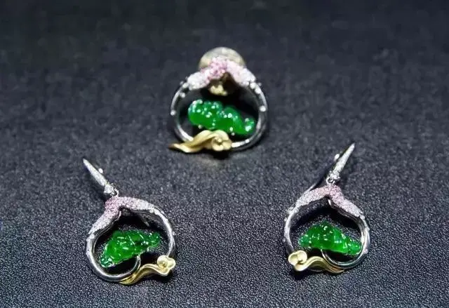 买翡翠是裸石好还是镶嵌成品好?