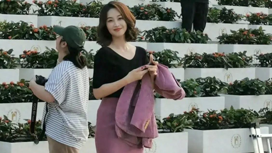 37岁江疏影同框33岁蓝盈莹，让我明白发型的重要性