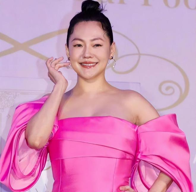 小S高调炫女！两大千金旅行展现逆天颜值，母爱满满：我女儿真美