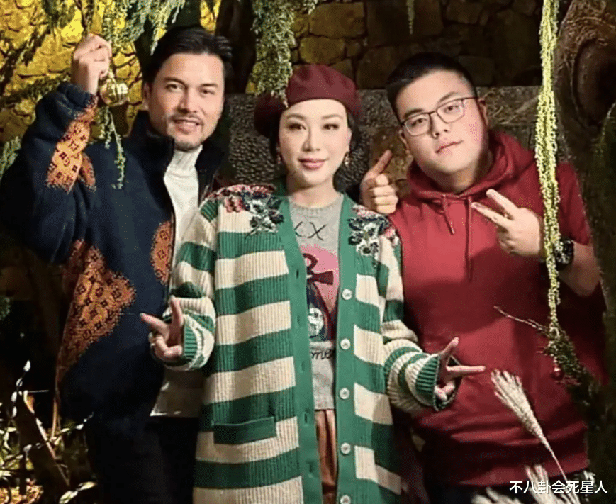 64岁港星被曝隐婚生女,娇妻约三四十岁,在内地开厂身家过亿