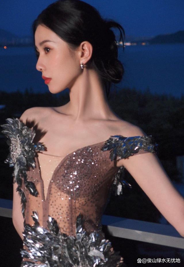 刘诗诗最暴露的造型，又性感又漂亮，网友：还真没见过！