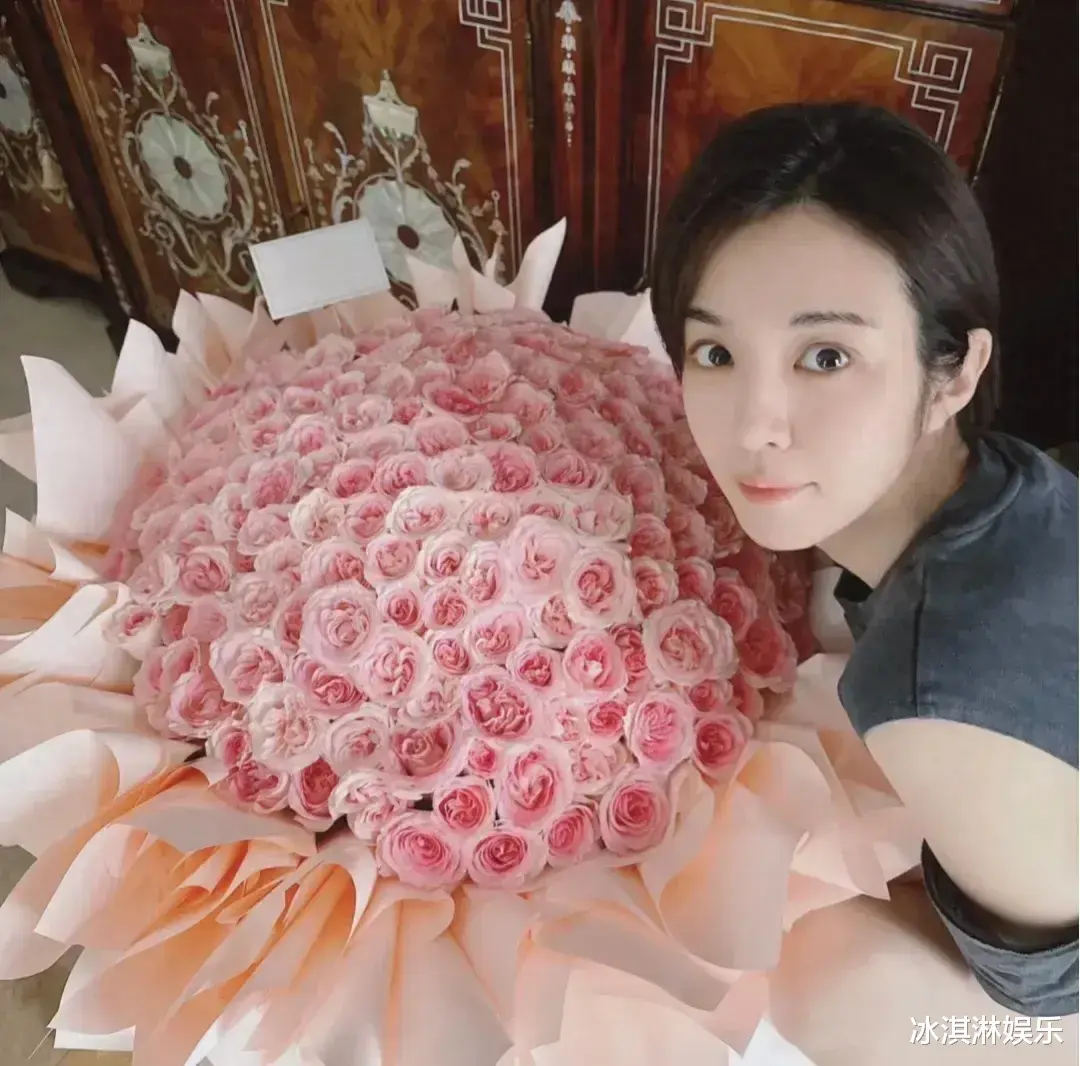 炸裂!知名小花给胡歌生子、被张翰“吃豆腐”,被传和俞灏明恋爱