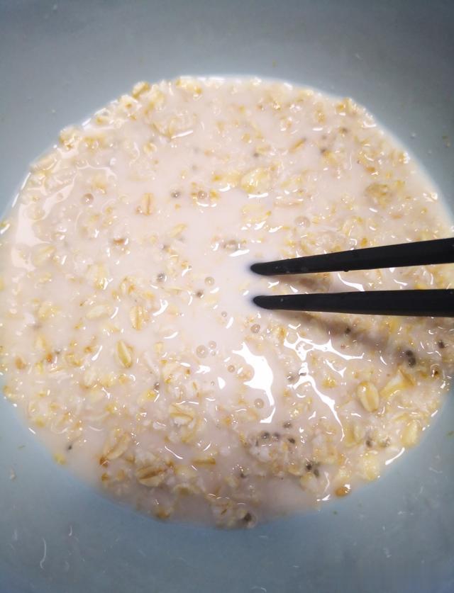 燕麥片這樣做，無(wú)糖無(wú)油個(gè)個(gè)鼓大泡，柔軟好吃又健康，有鍋就能做