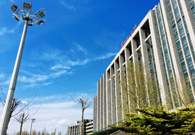 最受国家电网青睐的8所大学,最后一所很普通,上岸率却很高