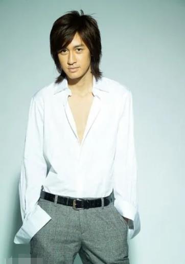 过气明星有多惨：背负百万债务，穷到下跪找工作，如今靠资助生活