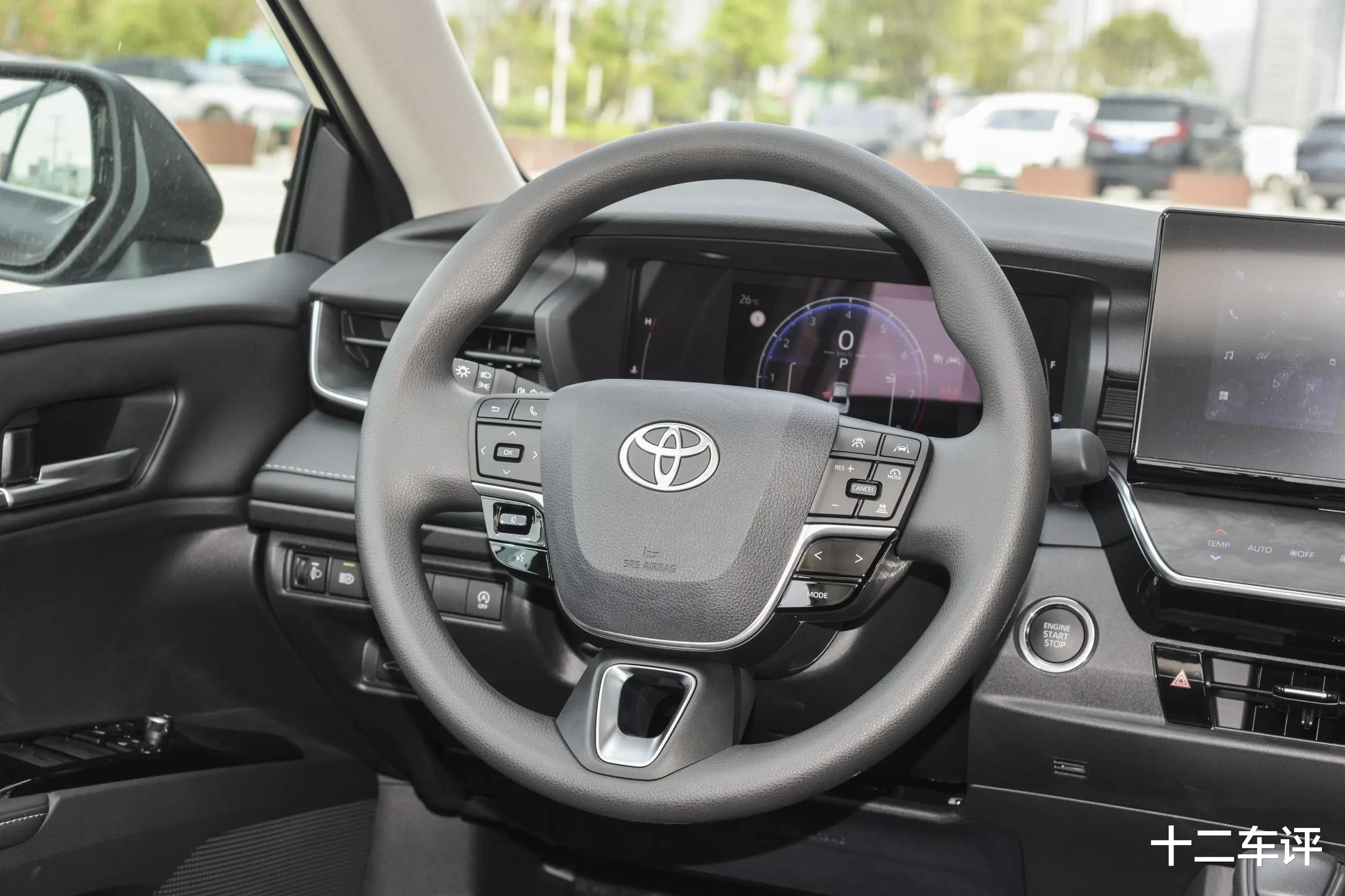 丰田终于妥协了,入门不到15万,一公里才3毛钱,性价比真的不错