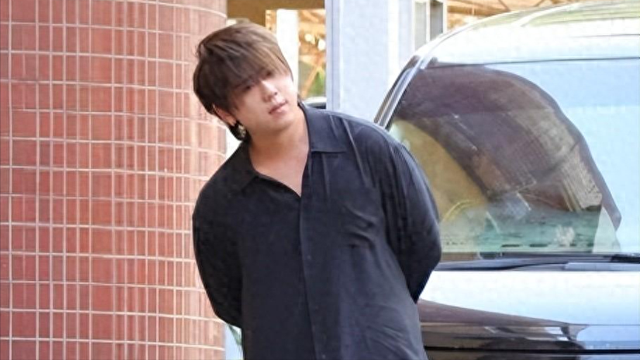 24岁的“香港顶流”姜涛,彻底让香港娱乐圈成了“笑话”