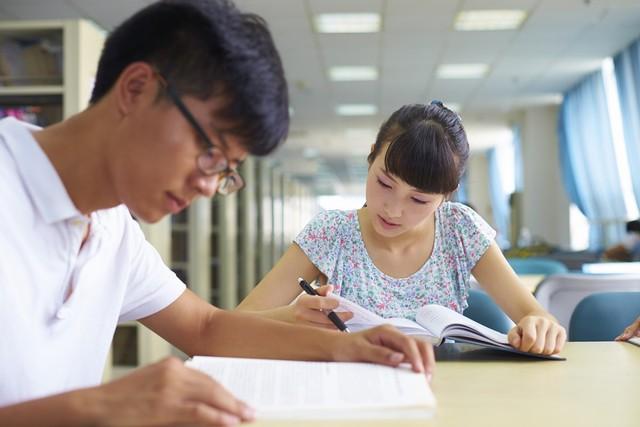 强烈建议：大学生本科不宜考公务员，应投入到社会参加工作