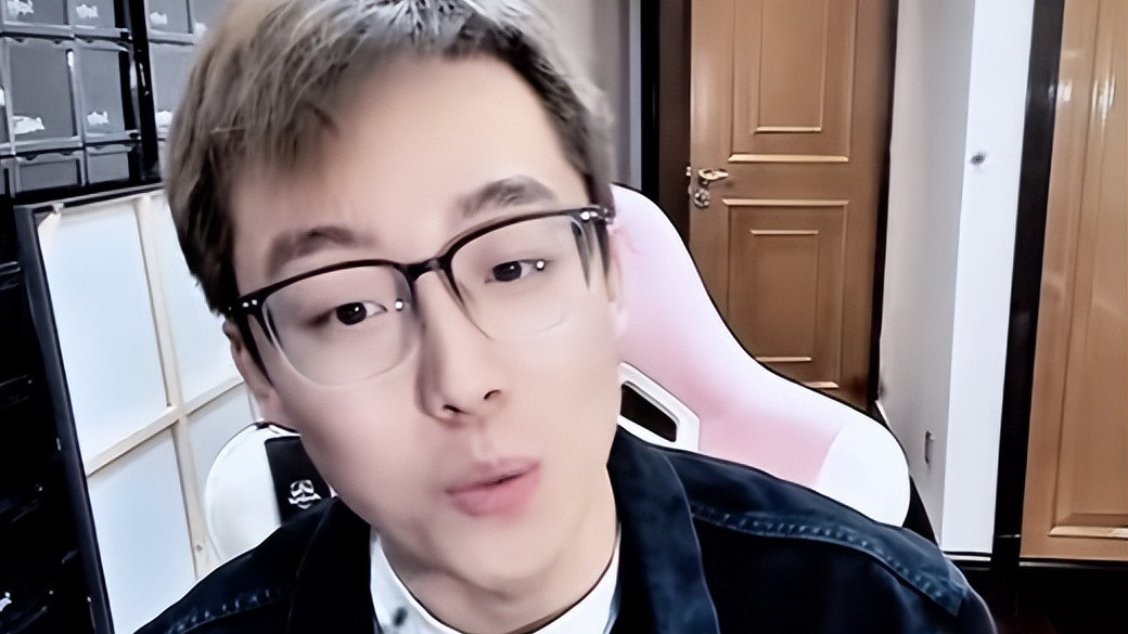 人设崩塌！千万网红陈泽被曝出轨“脚踏多船”，女朋友发文实锤