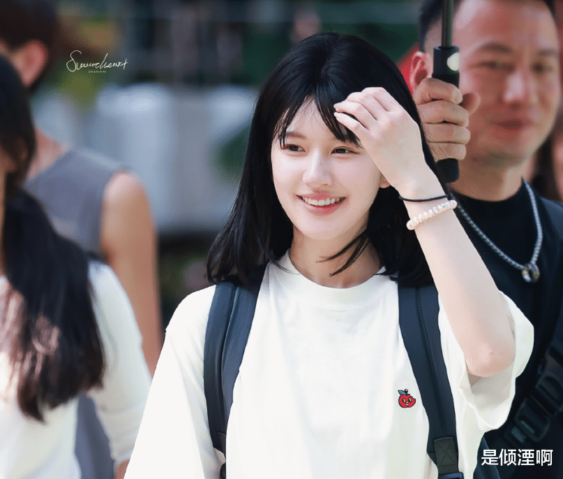 赵露思《许我耀眼》校服照好乖!毫无网红感,和女二同框很惊艳!