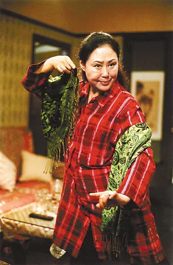 74岁斯琴高娃近况：瑞士老公已去世，她垂垂老矣，如今回国内生活