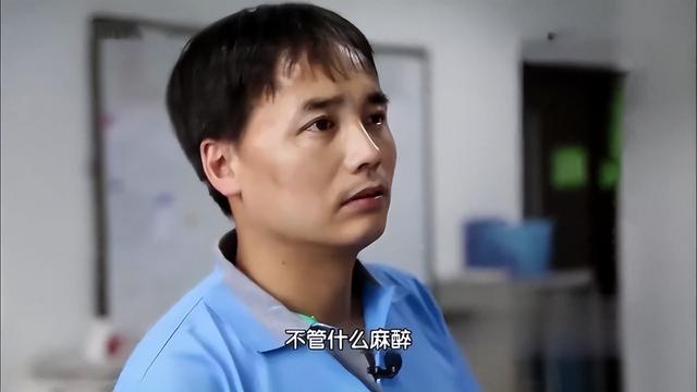 2017年，320斤重的女子舍命产子，医生扒开脂肪层抱出7斤重的男婴