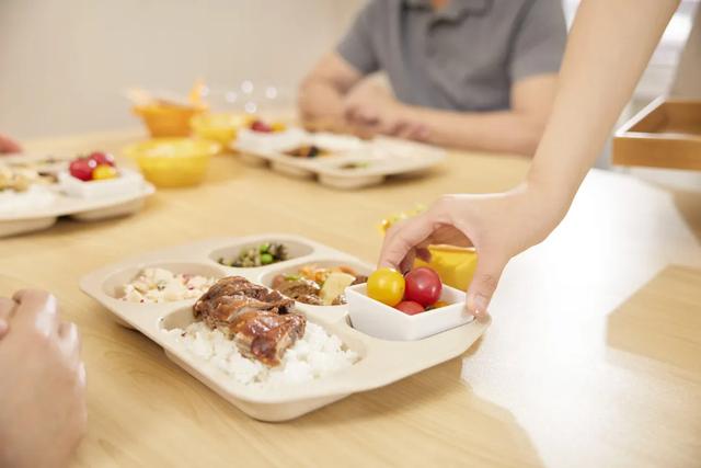 明明很重视养生，却被确诊癌症！医生：这个吃饭习惯害了她