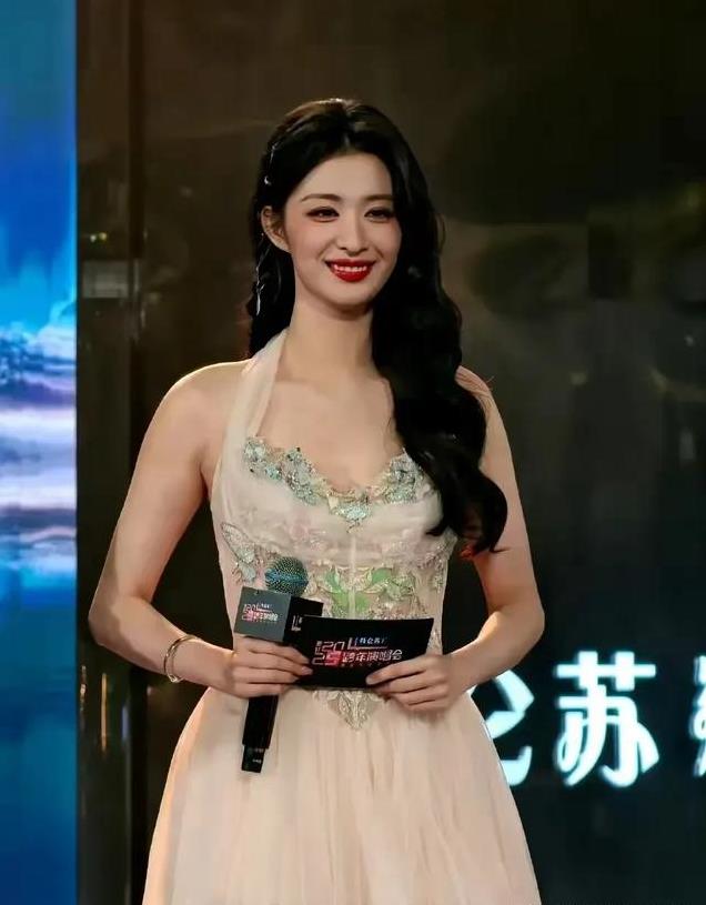 王楚然跨年惊艳全场!美到爆!