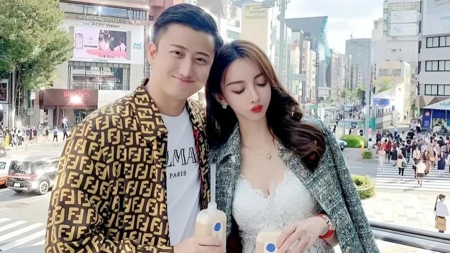 叶柯前夫曝光，颜值不如黄晓明，曾相爱多年育有两女，经济条件好