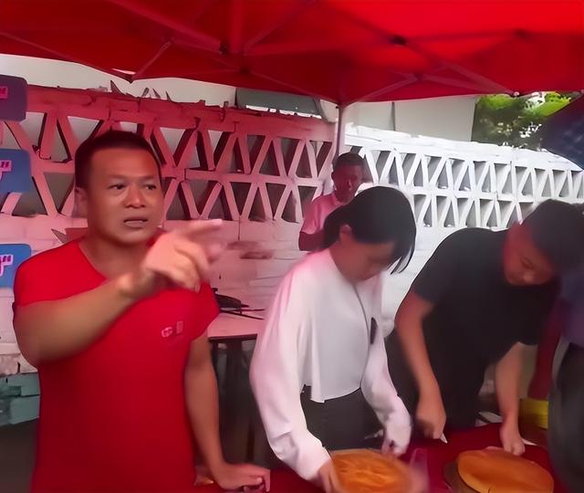 真好!全红婵和爸爸见面了,全红婵和爸爸合照曝光,网友纷纷热议