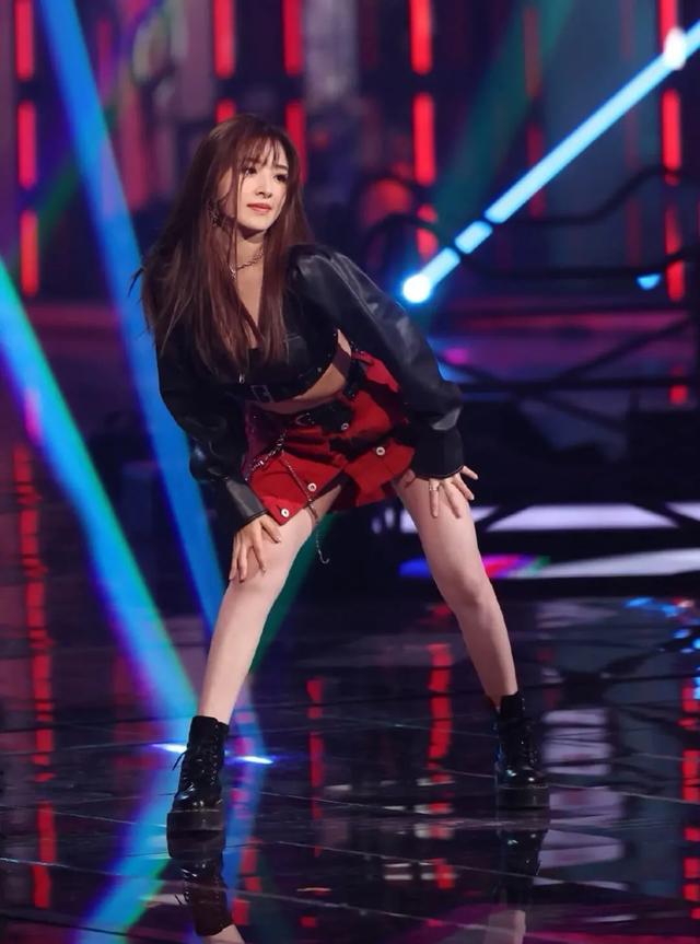 张含韵,恰似从画中走来的仙子,气质如兰,容颜绝美