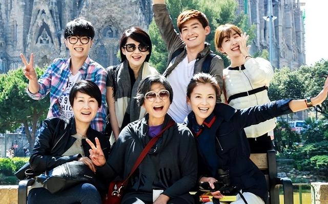 刘涛谈79岁的郑佩佩泪崩,感叹:她现在已身体不大好,需要人搀扶