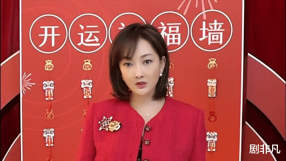 52岁牛莉医美过度认不出!皮肤白嫩没皱纹脸僵硬,和之前判若两人