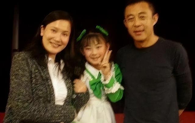 离婚后只字不提前夫侯勇,与女儿相依为命,如今46岁宛若冻龄少女