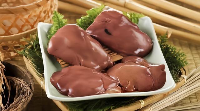 吃降压药不能喝牛奶？忠告：长期服用降压药，劝你远离“5物”